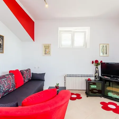 Libertas Apartment *