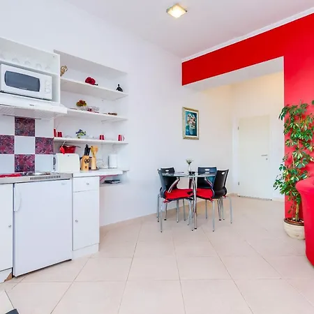 Libertas Apartment *