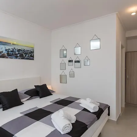 Libertas Apartment *